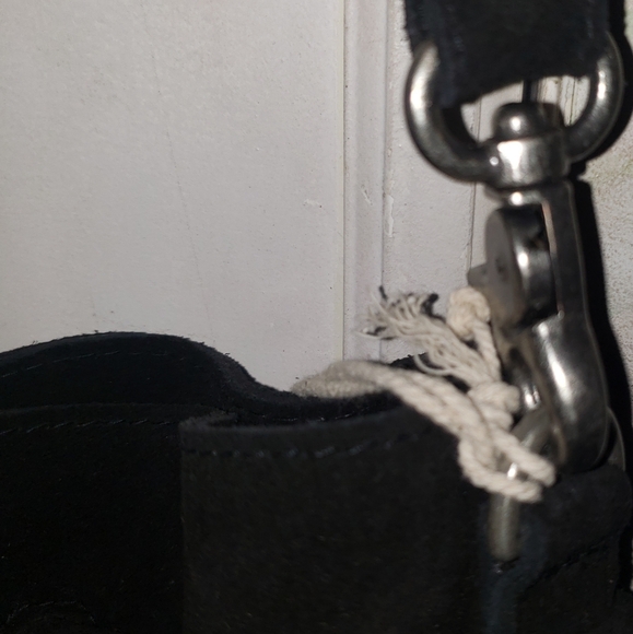 FREE PEOPLE BILLIE SUEDE CROSSBODY NWT. - Picture 3 of 6